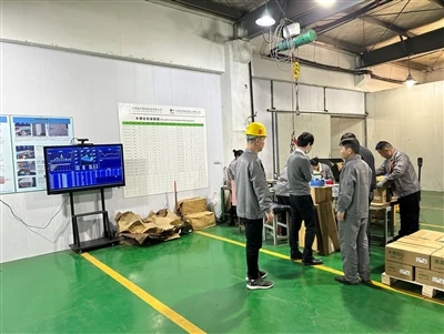 Japanska kunder kommer för att besöka vårt företag